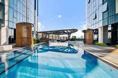 Ferienwohnung - Spacious Modern Apartment with Pool & Gym Access - Ferienunterkunft in Southbank (2 Personen)