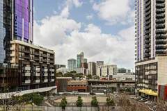 Ferienwohnung - Stylish Southbank 2-Bed Flat w/ Balcony - Ferienunterkunft in Southbank (4 Personen)