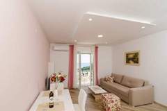 Ferienwohnung - Apartments Marmo - Comfort One Bedroom Apartment with Balcony and Sea View (Apartman 2) - Ferienunterkunft in Mlini (4 Personen)