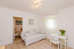 Ferienwohnung - Color Apartments - One Bedroom Apartment with Terrace and Partial Sea View (Blue) - Ferienunterkunft in Mlini (3 Personen)