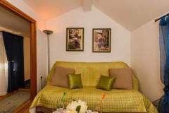 Ferienwohnung - Apartments Roda - One Bedroom Apartment with Terrace (Mira) - (ST) - Ferienunterkunft in Supetar (4 Personen)