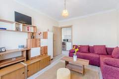 Ferienwohnung - Apartments Fidelis - One Bedroom Apartment with Terrace and Garden View(3) - Ferienunterkunft in Okrug Gornji (4 Personen)