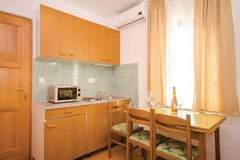 Ferienwohnung - Apartments Čiovo - Two Bedroom Apartment with Terrace (A5) - Ferienunterkunft in Okrug Gornji (3 Personen)