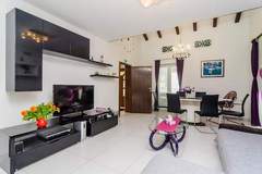 Ferienwohnung - Apartment Villa Mikica - Four Bedroom Duplex Apartment with Terrace and Partial Sea View - Ferienunterkunft in Dubrovnik (8 Personen)