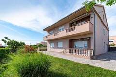 Ferienwohnung - Sea view apartment Nika - Ferienunterkunft in Posedarje (8 Personen)