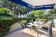 Ferienwohnung - Résidence Rez-de-jardin Croisette Vue Mer Avec Garage - Ferienunterkunft in Cannes (4 Personen)