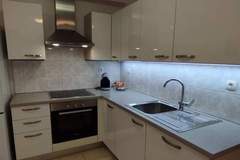 Ferienhaus - Holiday House Emma - Two Bedroom Holiday Home With Terrace - Ferienunterkunft in Sibenik (3 Personen)