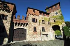 Exklusive Unterkunft, Schloss - Torretta - Ferienunterkunft in Tagliolo Monferrato (5 Personen)