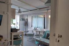 Ferienwohnung - Modern Beachfront Apartments near Šibenik - One Bedroom Apartment with Balcony and Sea View - Ferienunterkunft in Srima (4 Personen)