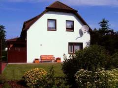 Ferienwohnung - Ferienwohnung Komfortable Ferienwohnung mit großem Garten