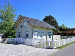 Ferienhaus - Ferienhaus in Lancken mit Grill und Garten