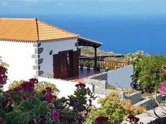 Ferienhaus - Ferienhaus mit Garten und wunderbarer Aussicht