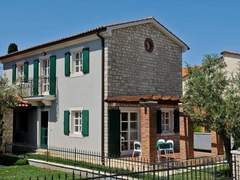 Ferienhaus - Ferienhaus Großzügiges Ferienhaus mit Pool und Sonnenterrasse