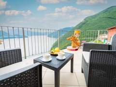 Ferienwohnung - Ferienwohnung Serafino - Terrasse und Pool am Iseosee
