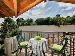 Ferienwohnung - Ferienwohnung Schönes Dachgeschosszimmer mit großem Balkon BV5