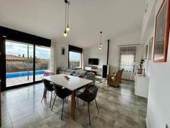 Ferienhaus - Ferienhaus Lichtdurchflutete Ferienvilla mit Pool