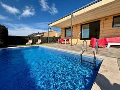 Ferienhaus - Ferienhaus Modernes Einfamilienhaus mit Pool