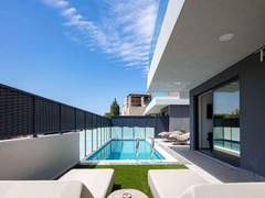 Ferienhaus - Ferienhaus VillaSaints II - Elegante Pool-Villa in Strandnähe