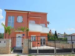 Ferienhaus - Ferienhaus Ruhiges Ferienhaus mit Balkon und Garten