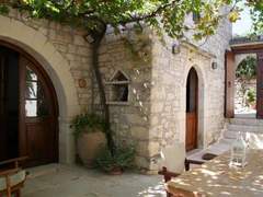 Ferienhaus - Ferienhaus in Douliana mit Großem Balkon