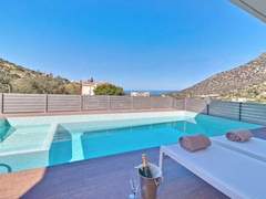 Ferienhaus - Ferienhaus Villa mit drei Schlafzimmern und privatem Swimmingpool.