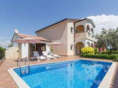 Ferienhaus - Ferienhaus Schönes Ferienhaus mit Swimmingpool