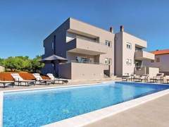 Ferienhaus - Ferienhaus Ferienvilla mit privatem Pool