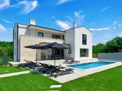 Ferienhaus - Ferienhaus Modern 300m² Villa - King Beds and Leisure Zone