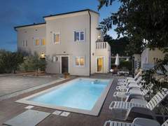 Ferienhaus - Ferienhaus Villa Nocciola mit 6 Schlafzimmern in Meeresnähe