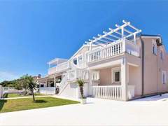 Ferienwohnung - Ferienwohnung Moderne Ferienwohnung mit jacuzzi