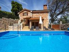 Ferienhaus - Ferienhaus Geräumiges Ferienhaus in Brseč mit Privatem Pool