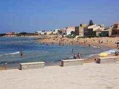 Ferienwohnung - Ferienwohnung Agamennone, Wohnung 20 Meter vom Meer entfernt mit einer möblierten Terrasse.