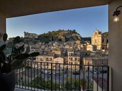 Ferienwohnung - Ferienwohnung Nettes Appartement in Scicli mit Möblierter Terrasse