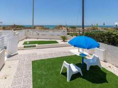 Ferienwohnung - Ferienwohnung Oneiro, Unterkunft am Strand mit großer Terrasse