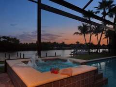 Ferienhaus - Ferienhaus Luxuriöse Villa mit privatem Steg