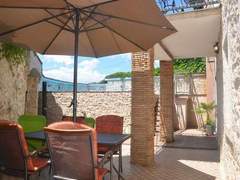 Ferienhaus - Ferienhaus Geräumige Duplexwohnung mit Terrasse und Pool