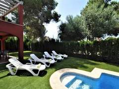 Ferienhaus - Ferienhaus VILLA en Zona residencial tranquila con piscina privada ideal para familias - W