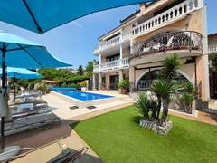 Ferienwohnung - Ferienwohnung Wohnung mit Terrasse - Gemeinschaftspool