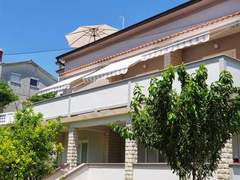 Ferienwohnung - Ferienwohnung mit Terrasse für 9 Personen