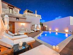 Ferienhaus - Ferienhaus Petralis Luxus Villa Pool Whirlpool