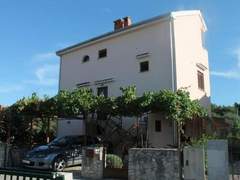 Ferienwohnung - Ferienwohnung Wohnung Jadrija mit zwei Balkonen in Strandnähe