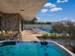 Ferienhaus - Ferienhaus Villa Mattina für 10 Personen in Priosten