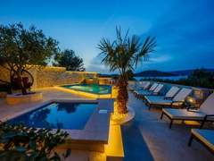 Ferienhaus - Ferienhaus Strandnahes Ferienhaus mit Garten in Ražanj