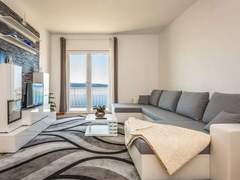 Ferienwohnung - Ferienwohnung Große Wohnung in Omiš mit Möbliertem Balkon