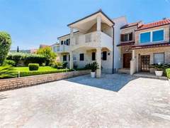 Ferienwohnung - Ferienwohnung Komplett ausgestattete Wohnung für 7 Personen