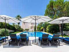 Ferienwohnung - Ferienwohnung Große Ferienwohnung mit Pool, Garten und Terrasse