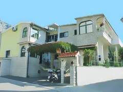 Ferienwohnung - Ferienwohnung Komfortable Ferienwohnung mit Terrasse in Bidol