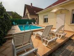 Ferienhaus - Ferienhaus Privathaus mit Pool und Garten in Siofok