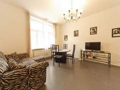 Ferienwohnung - Ferienwohnung Große Ferienwohnung in Fünfhaus mit Garten