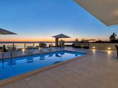 Ferienhaus - Ferienhaus Villa Infinite mit Schwimmbad und Meerblick